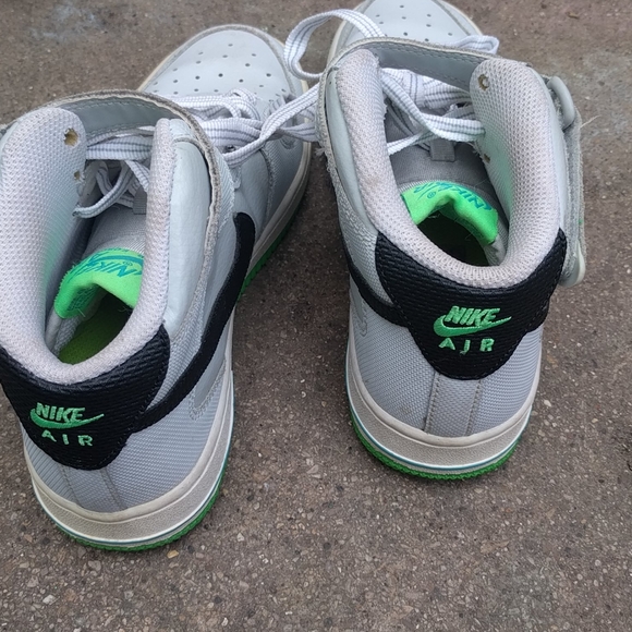 Nikes - Picture 6 of 7